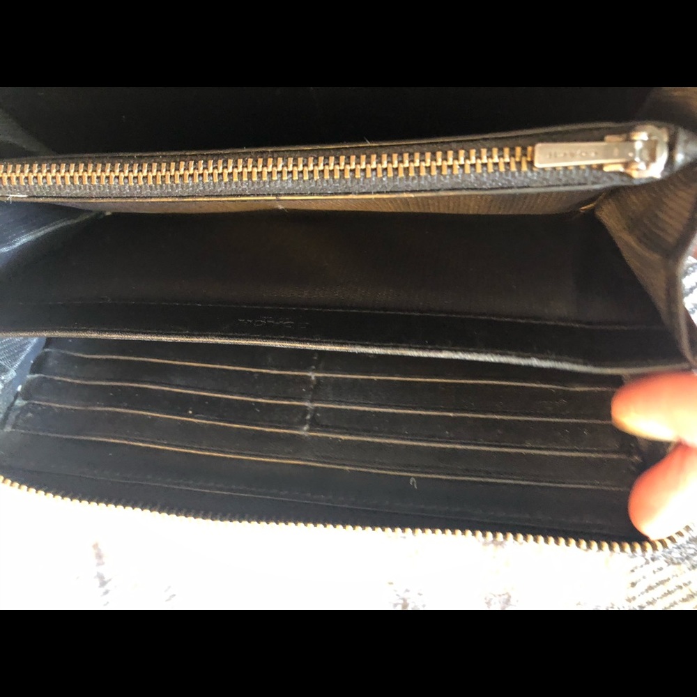 Fabulous Coach Wallet - Picture 3 of 5